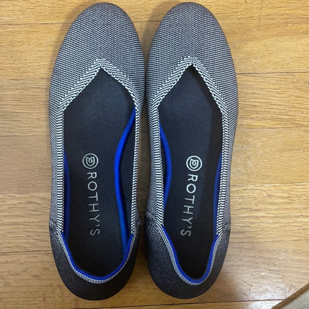 Well loved Rothys flats in grey birdseed size 11
